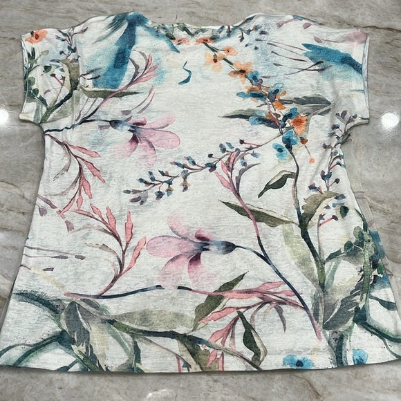 Coco + Carmen | 3D Print‎ Watercolor Floral Tee | Small/Medium - Picture 7 of 11